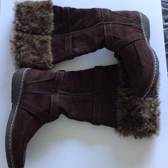 American Eagle Outfitters Shoes - NEW American Eagle Dark Brown Suede Fur-Trimmed Boots. Size 10